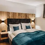 Four Peaks Апартаменты