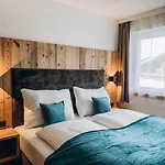 Four Peaks Апартаменты Флахау