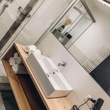 Four Peaks Apartment *